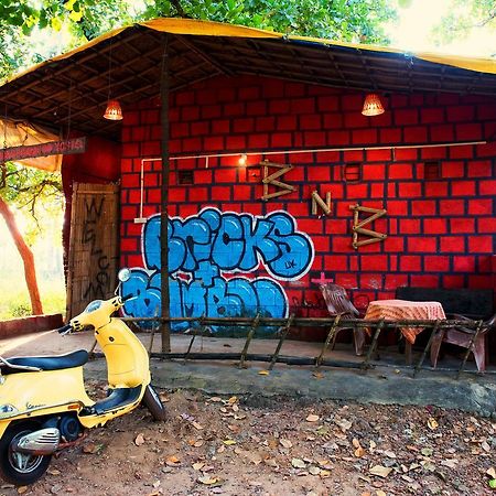 Bricks And Bamboo Hostel Anjuna Luaran gambar