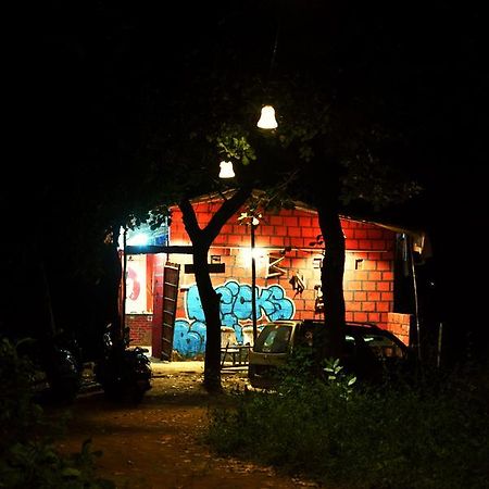 Bricks And Bamboo Hostel Anjuna Luaran gambar