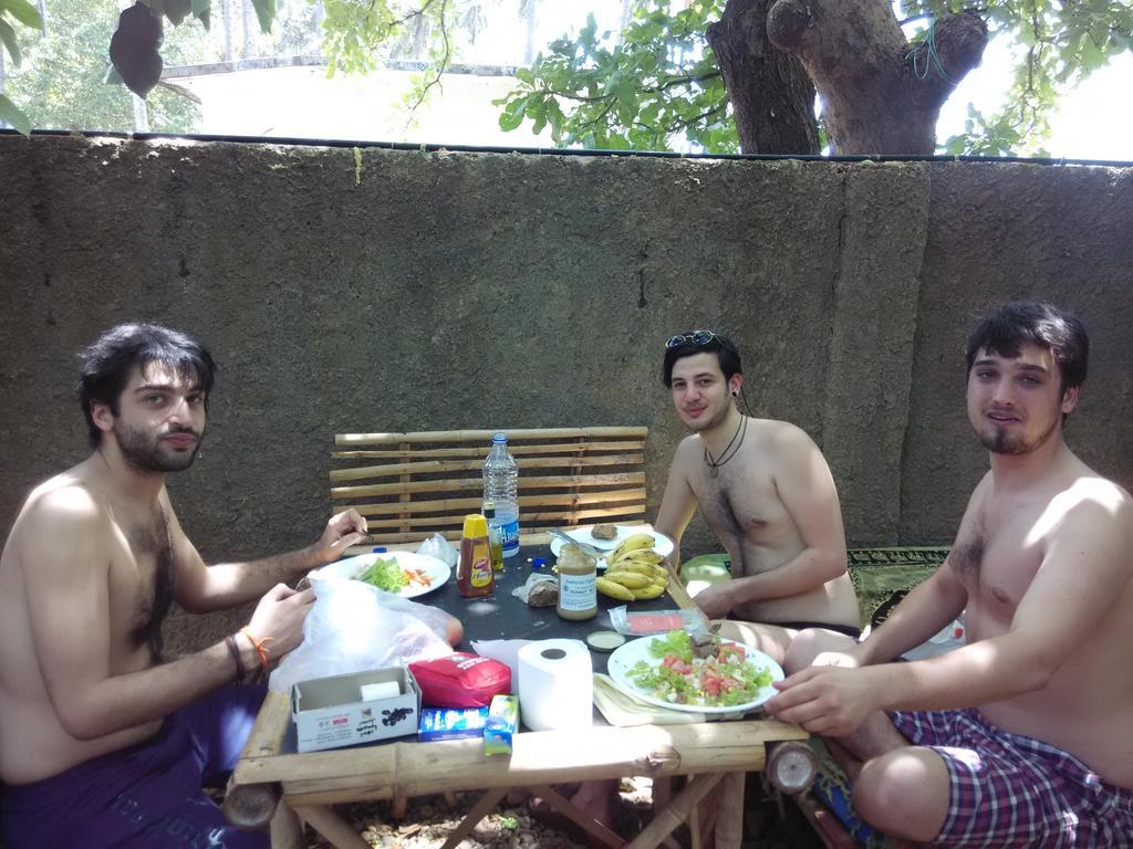 Bricks And Bamboo Hostel Anjuna Luaran gambar