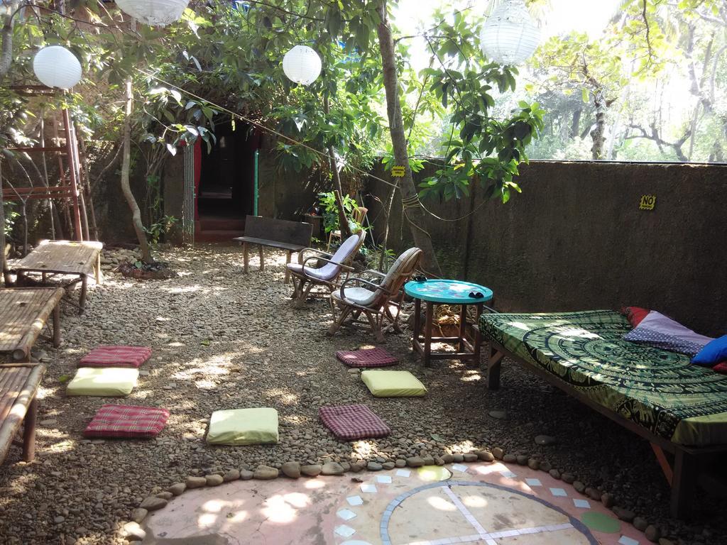 Bricks And Bamboo Hostel Anjuna Luaran gambar