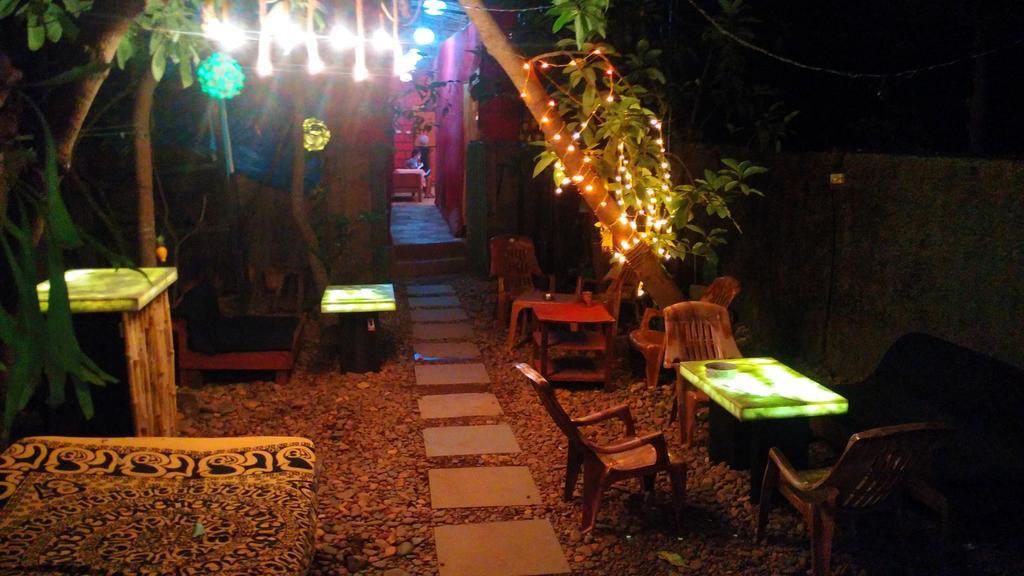 Bricks And Bamboo Hostel Anjuna Luaran gambar