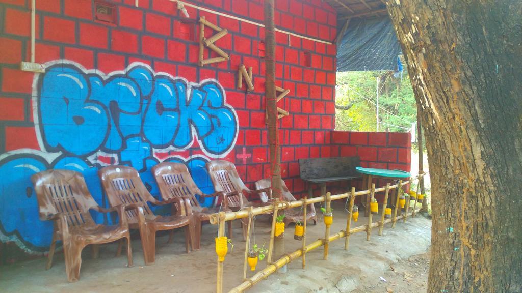 Bricks And Bamboo Hostel Anjuna Luaran gambar