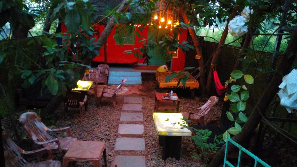 Bricks And Bamboo Hostel Anjuna Luaran gambar