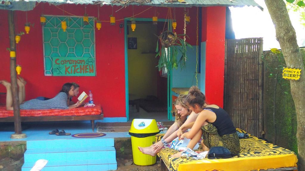 Bricks And Bamboo Hostel Anjuna Luaran gambar